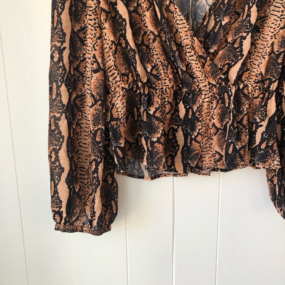 New LPA Snake Pinched Shoulder Top - Picture 3 of 5